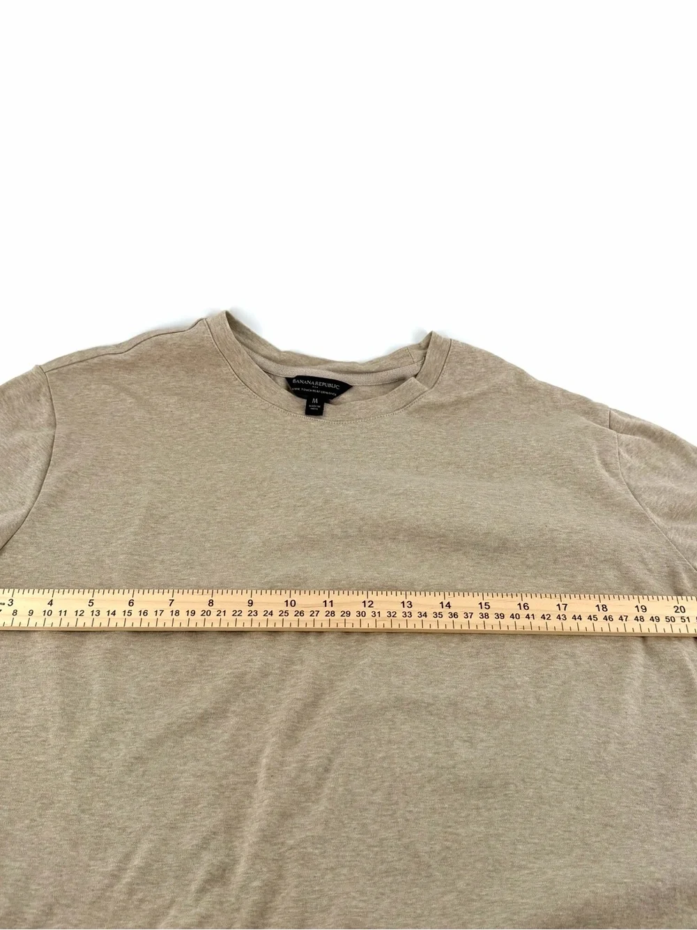Banana Republic Luxe Touch Performance T-Shirt Men M Beige Crew Neck Minimalist